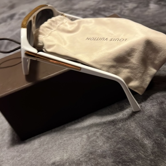 COPY - Louis Vuitton “evidence” still on the market - Picture 3 of 13